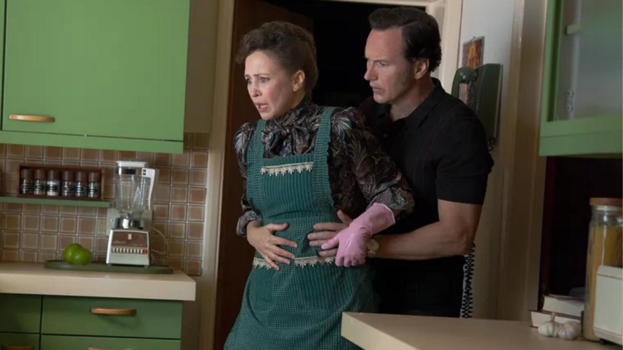 Patrick Wilson e Vera Farmiga spaventati da un demone in cucina