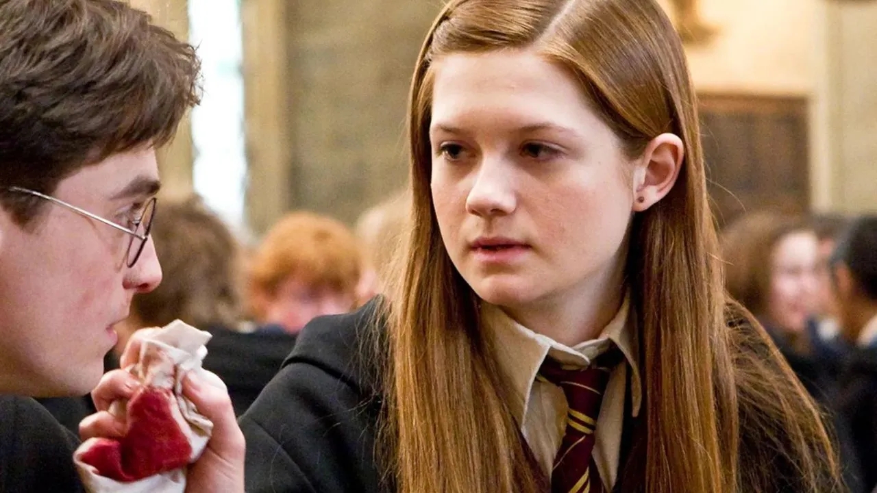 Bonnie Wright con Daniel Radcliffe in una scena di Harry Potter