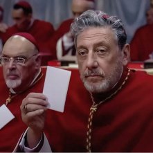 Conclave: Sergio Castellitto durante le operazioni di voto
