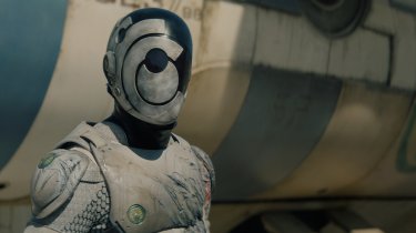 Murderbot Alexander Skarsgard Scena Robot Serie Tv Apple Tv Plus