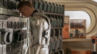 Murderbot Alexander Skarsgard Scena Serie Tv Apple Tv Plus