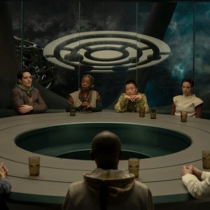 Murderbot. Una scena di gruppo della serie.