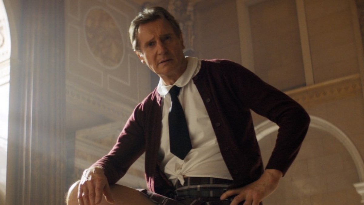 Una pallottola da Movieplayer.it una pallottola spuntata primo sguardo a pamela anderson nel reboot con liam neeson