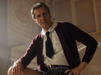 Una pallottola spuntata: primo sguardo a Pamela Anderson nel reboot con Liam Neeson