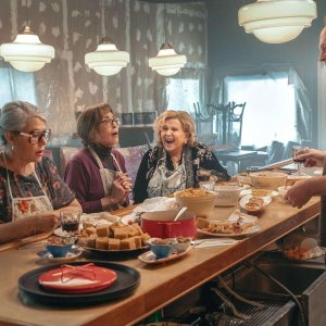 Nonnas: Vince Vaughn con le nonne Brenda Vaccaro, Talia Shire e Lorraine Bracco