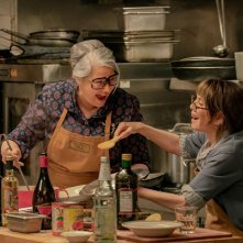 Nonnas: Lorraine Bracco e Talia Shire in una scena