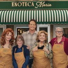 Nonnas: Susan Sarandon, Talia Shire, Vince Vaughn, Brenda Vaccaro e Lorraine Bracco davanti all'Enoteca Maria