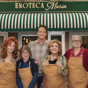 Nonnas: Susan Sarandon, Talia Shire, Vince Vaughn, Brenda Vaccaro e Lorraine Bracco davanti all'Enoteca Maria