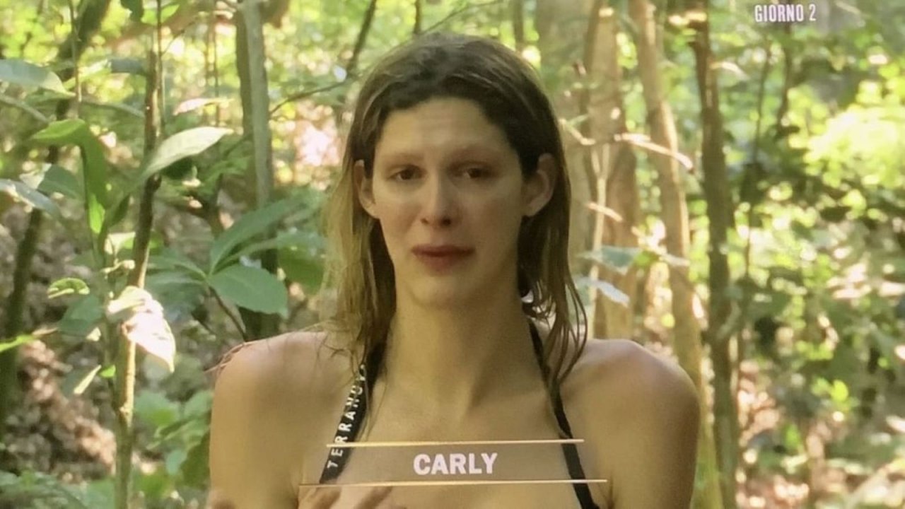 Carly Tommasini piange all'Isola dei famosi