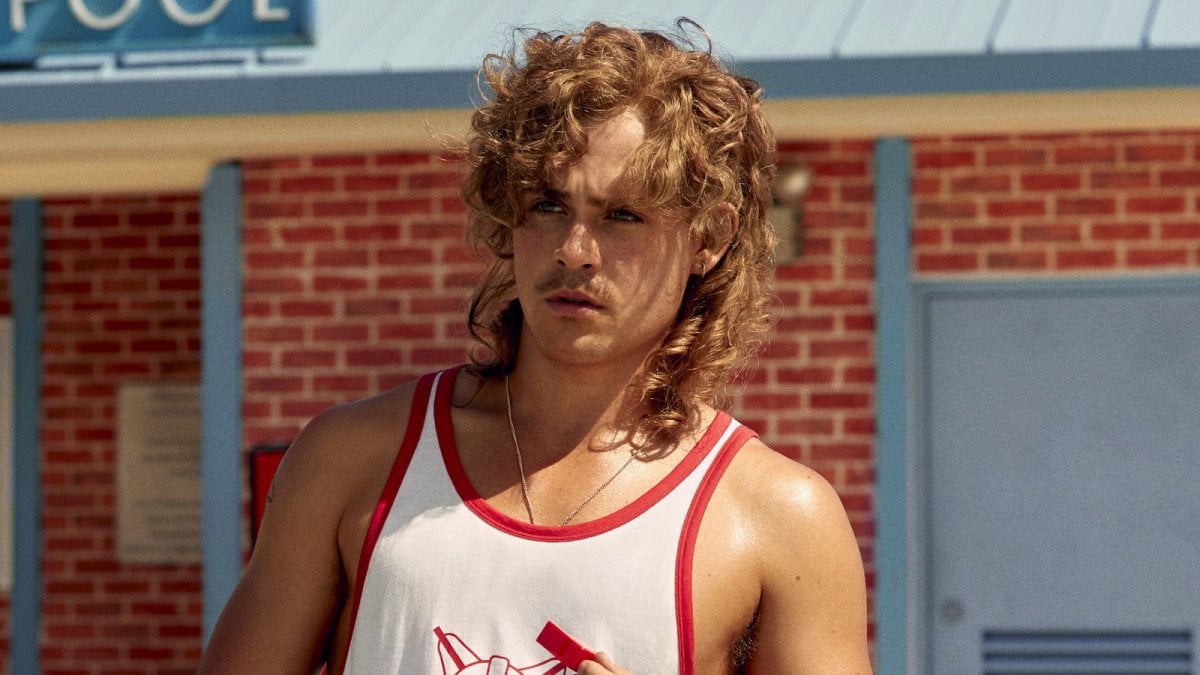 Stranger Things: Dacre Montgomery debutta alla regia con The Engagement Party Stranger Things: Dacre Montgomery debutta alla regia con The Engagement Party