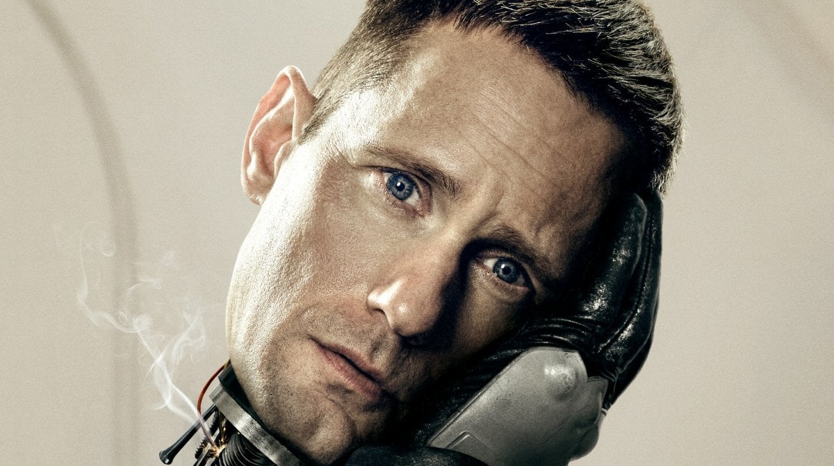 Murderbot, recensione: il punto di vista dell’intelligenza artificiale per la serie con Alexander Skarsgård Murderbot, recensione: il punto di vista dell’intelligenza artificiale per la serie con Alexander Skarsgård