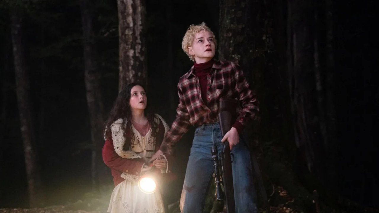 Le due protagoniste femminili in una scena di Wolf Man.