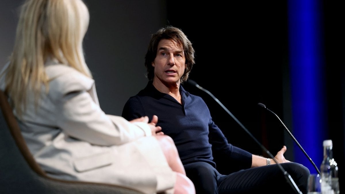 Tom Cruise si arrampica in cima al BFI IMAX di Londra e viene accolto da una standing ovation Tom Cruise si arrampica in cima al BFI IMAX di Londra e viene accolto da una standing ovation