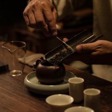 Black Tea: un dettaglio della cerimonia del tè