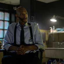 Final Destination: Bloodlines - Tony Todd in una sequenza