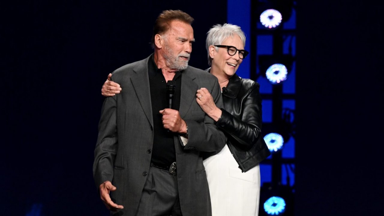 Arnold Schwarzenegger e Jamie Lee Curtis sul palco insieme