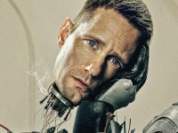 Murderbot, recensione: il punto di vista dell'intelligenza artificiale per la serie con  Alexander Skarsgård