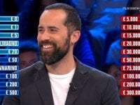 Affari Tuoi, Enrico dal Piemonte si 'accontenta' di 30.000 euro per amore