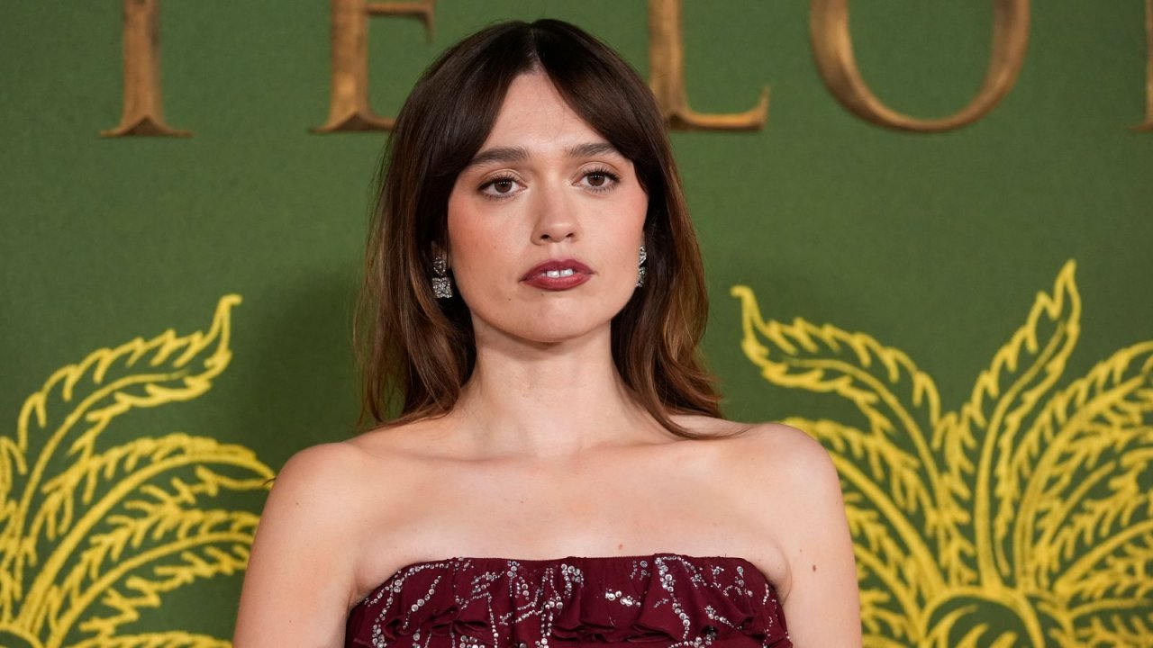 Aimee Lou Wood e Angelina Jolie insieme nel film Anxious People di Marc Forster