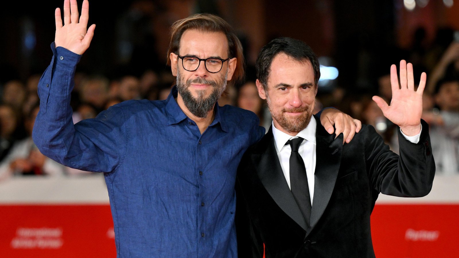 Andrea Segre insieme ad Elio Germano