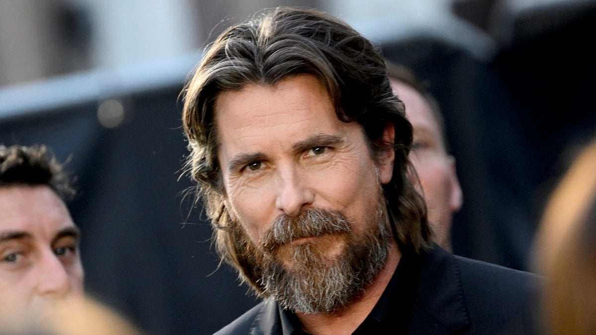 Madden: primo sguardo a Christian Bale (irriconoscibile) e Nicolas Cage nel biopic sportivo Madden: primo sguardo a Christian Bale (irriconoscibile) e Nicolas Cage nel biopic sportivo