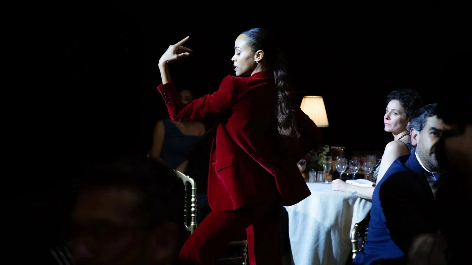 Zoe Saldana in una scena di Emilia Perez.