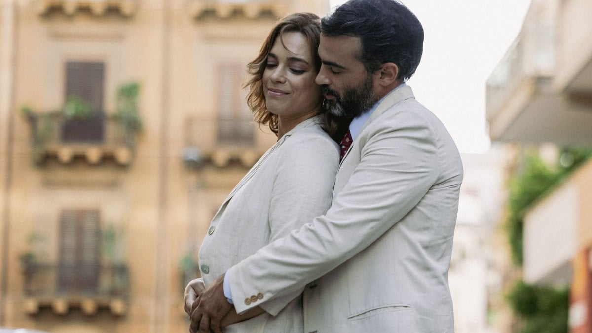 francesca e giovanni la recensione una storia d amore e impegno civile con uno sguardo inedito da Movieplayer.it francesca e giovanni la recensione una storia d amore e impegno civile con uno sguardo inedito