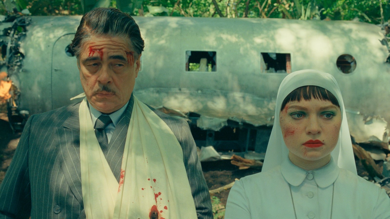 Benicio Del Toro e Mia Threapleton sono i protagonisti di La trama fenicia