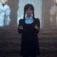 Mercoledì 2, Jenna Ortega e la famiglia Addams al completo nella nuova immagine della serie Netflix