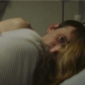 Sex: Jan Gunnar Røise nel letto