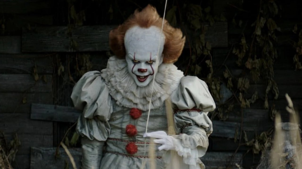 Bill Skarsgård in una sche di IT.