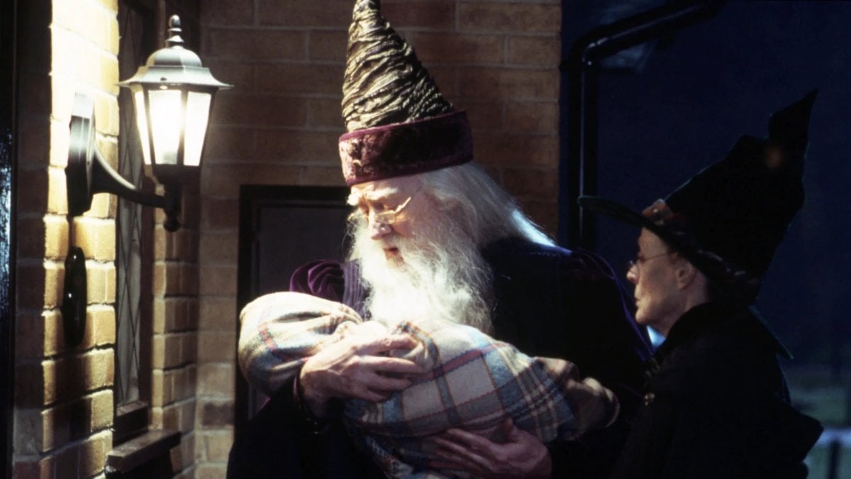 Harry Potter: ecco le prime foto della serie sul set di Privet Drive Harry Potter: ecco le prime foto della serie sul set di Privet Drive