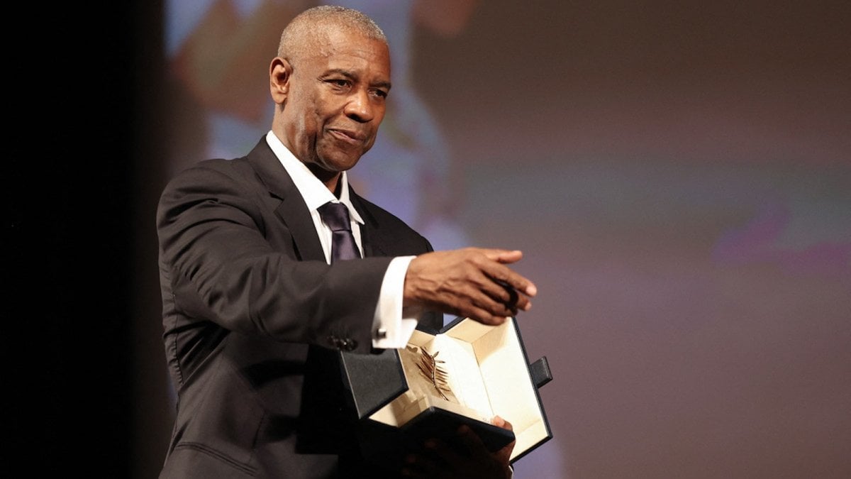 Denzel Washington riceve a sorpresa la Palma d Denzel Washington riceve a sorpresa la Palma d