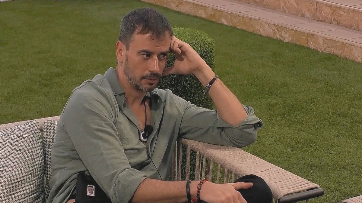 grande fratello iago garcia conferma la storia con amanda lecciso sono in spagna ma il mio cuore è lì