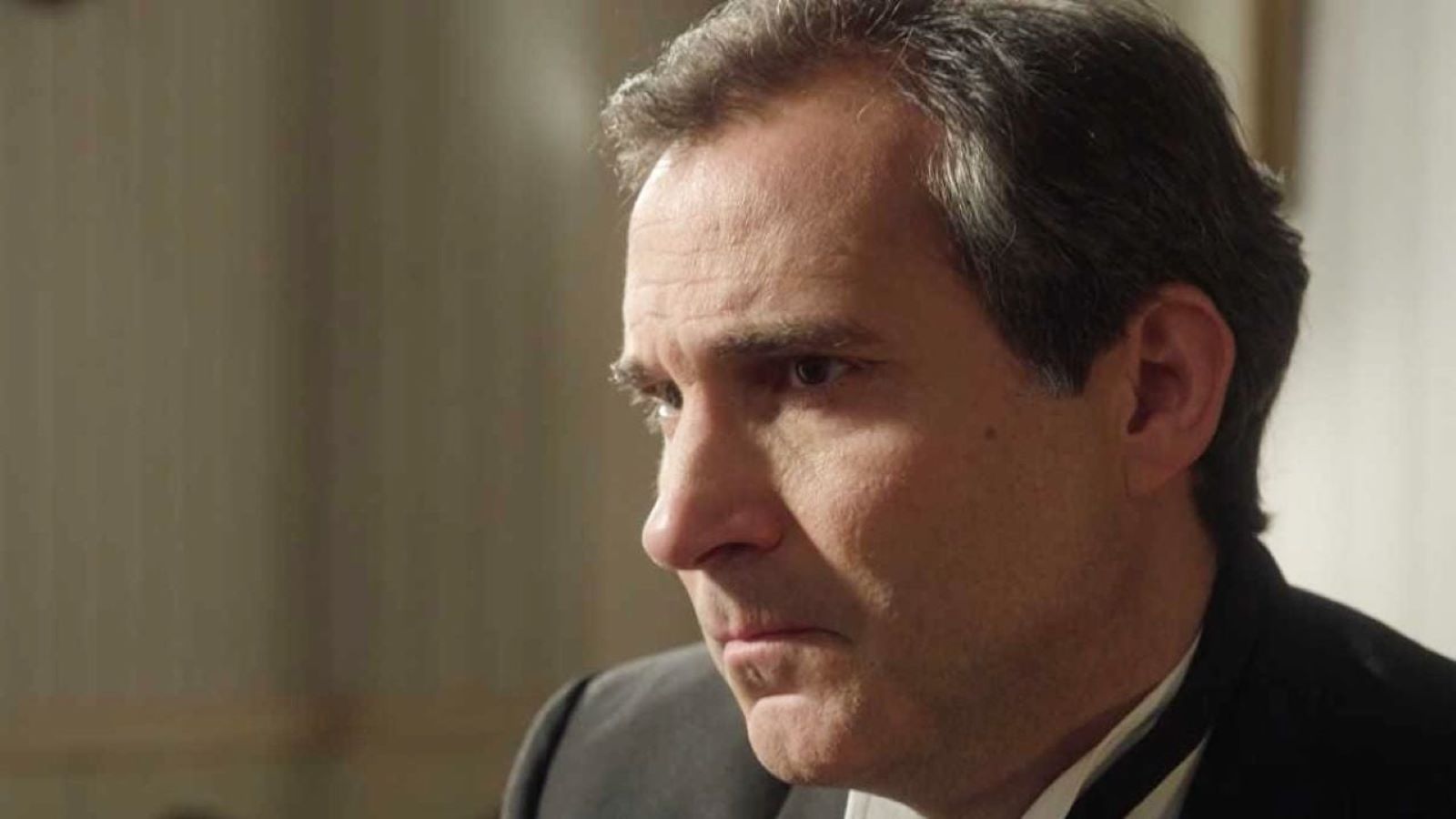 Bruno Lastra è  Don Gregorio