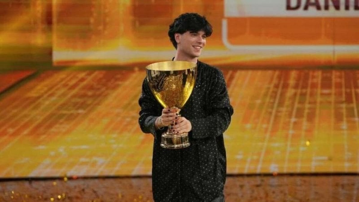 Amici 24, TrigNO vince la categoria canto: il regalo speciale di Anna Pettinelli e il suo significato Amici 24, TrigNO vince la categoria canto: il regalo speciale di Anna Pettinelli e il suo significato