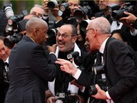 Denzel Washington si scontra con un fotografo troppo invadente sul red carpet di Cannes 2025
