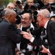 Denzel Washington si scontra con un fotografo troppo invadente sul red carpet di Cannes 2025
