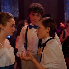 Fear Street: Prom Queen - David Iacono, Suzanna Son e India Fowler in una scena