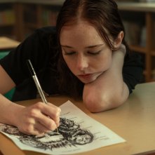 Fear Street: Prom Queen - Suzanna Son in una scena