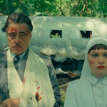 La Trama Fenicia: Benicio Del Toro, Mia Threapleton in una foto del film