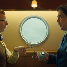 La Trama Fenicia: Benicio Del Toro con Michael Cera in una scena