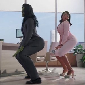 She-Hulk. Tatiana Maslany e Megan Thee Stallion nella scena post-credits della serie.