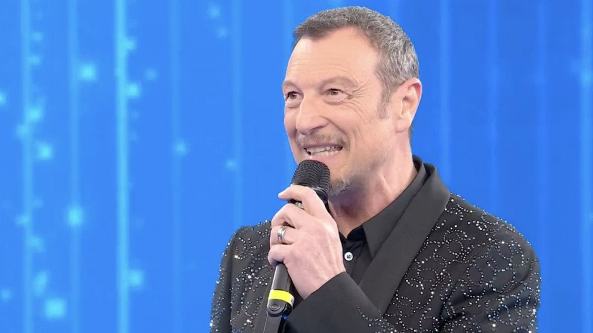 amici 24 amadeus e nicolò filippucci botta e risposta su instagram il cantante replica al giurato