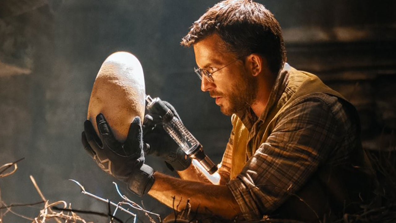 Jurassic World - La Rinascita: Jonathan Bailey in una scena