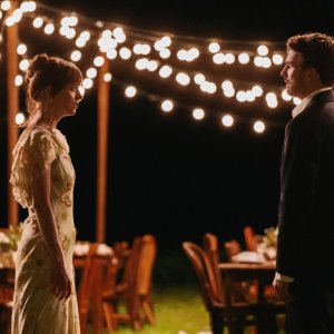 Material Love: Chris Evans, Dakota Johnson in una foto