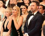 Oscar 2017, durante la gaffe di Warren Beatty Busy Philipps ha detto a Ben Affleck 'Fai qualcosa, sei Batman!'