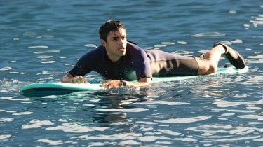 Doctor Odyssey Sean Teale Salto Dello Squalo Serie Tv Disney Plus