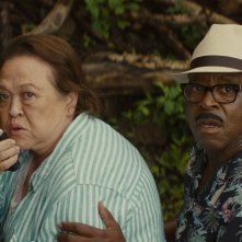 Lilo & Stitch. Amy Hill e Courtney B. Vance in una scena del live action.