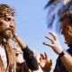 Mel Gibson incontra il ministro della cultura Giuli a Matera dove girerà La Resurrezione di Cristo